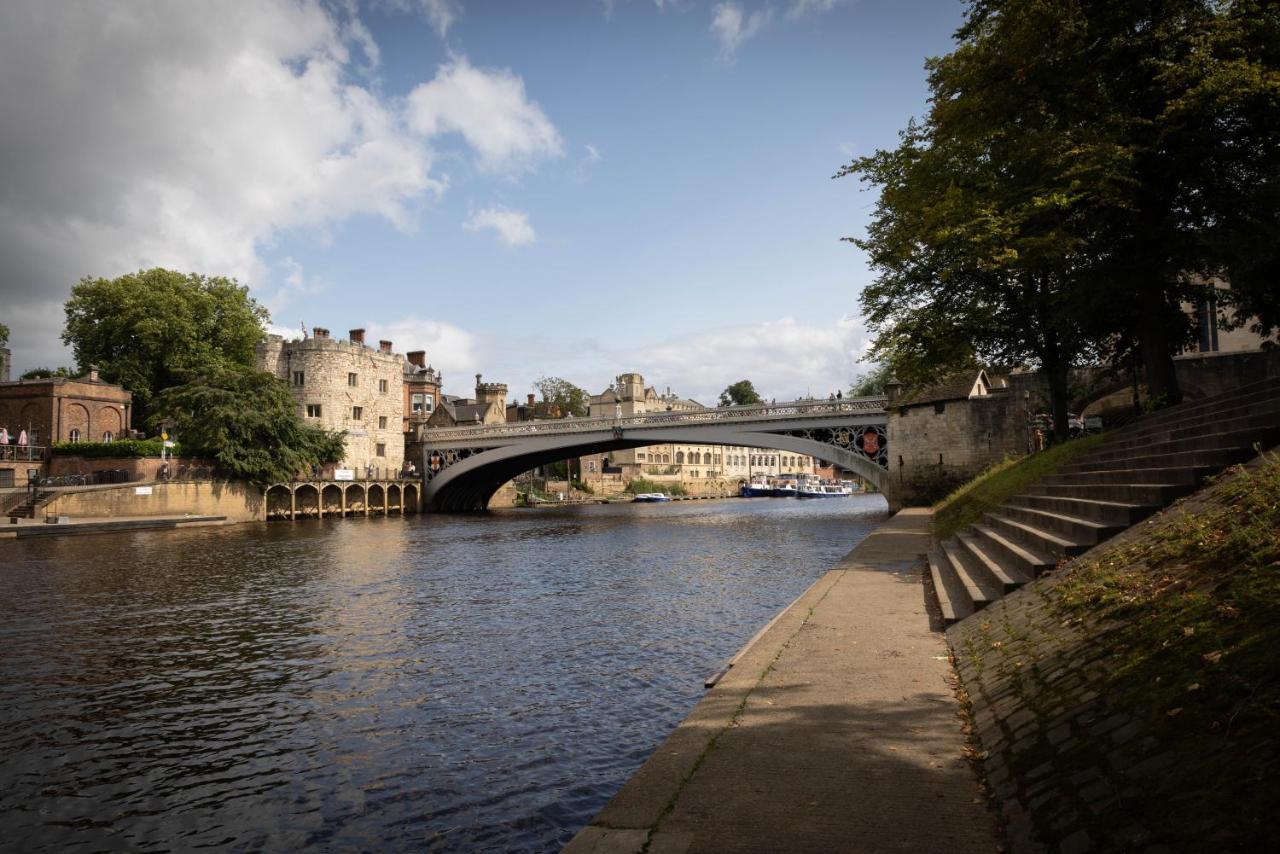 Lendal Tower Villa York Bagian luar foto