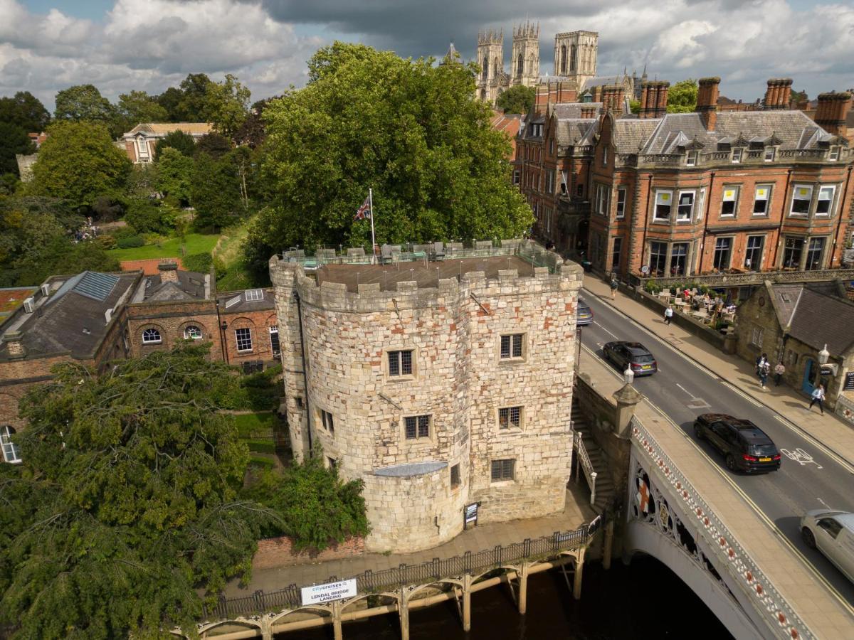 Lendal Tower Villa York Bagian luar foto